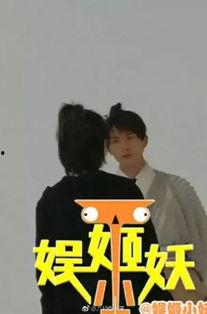 吃瓜群众火速赶往现场,揭秘事件真相